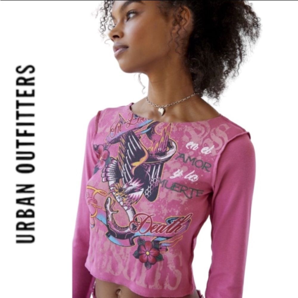 NEW UO Urban Outfitters In Love & Death Pink Fitted Shirt Tee L